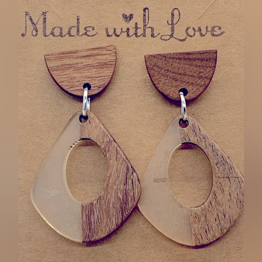 ✨NWT Earrings✨ Wood & Resin Dandlers✨Hand Crafted ✨Artisan!✨